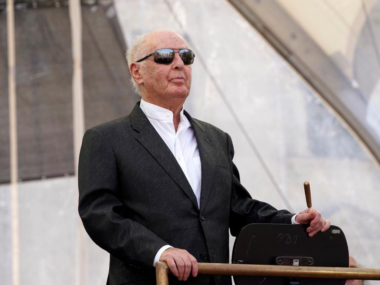 Daniel Barenboim beim 'Staatsoper für alle 2022' Event mit Werken von Schumann und Tschaikowsky live auf dem Bebelplatz