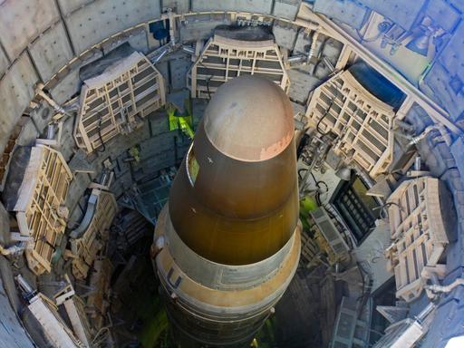 Eine Titan II-Rakete in ihrem unterirdischen Silo im Titan Missile Museum, Sahuarita, Arizona, USA.