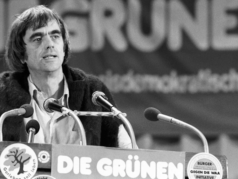 Hans-Christian Ströbele während einer Bundesversammlung der Grünen in den 80er-Jahren.