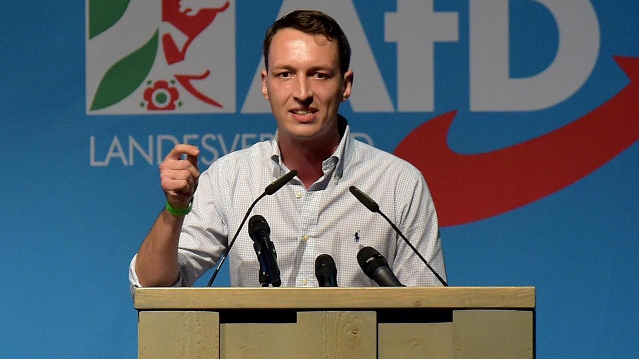 Matthias Helferich spricht auf Landesparteitag der AfD-NRW in Kalkar. Matthias Helferich spricht auf Landesparteitag der AfD-NRW in Kalkar.