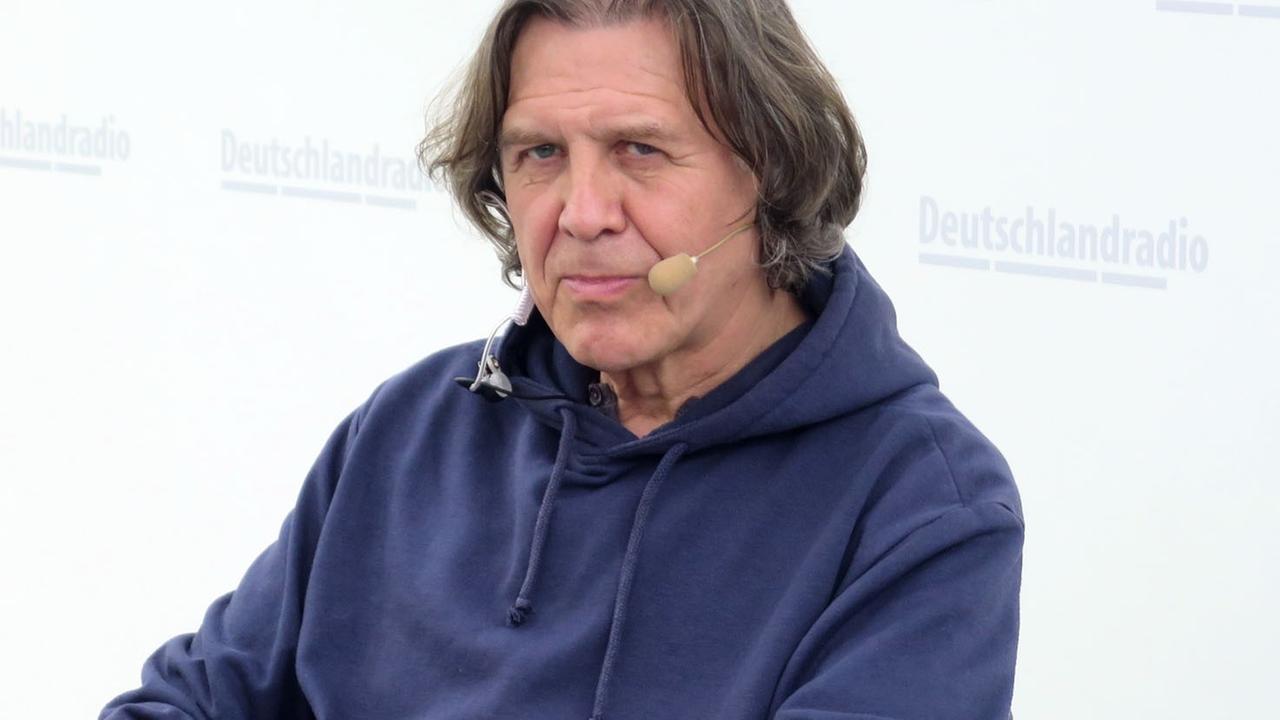 Norbert Scheuer beim "Bücherfrühling" von Deutschlandradio Kultur auf der Leipziger Buchmesse 2015