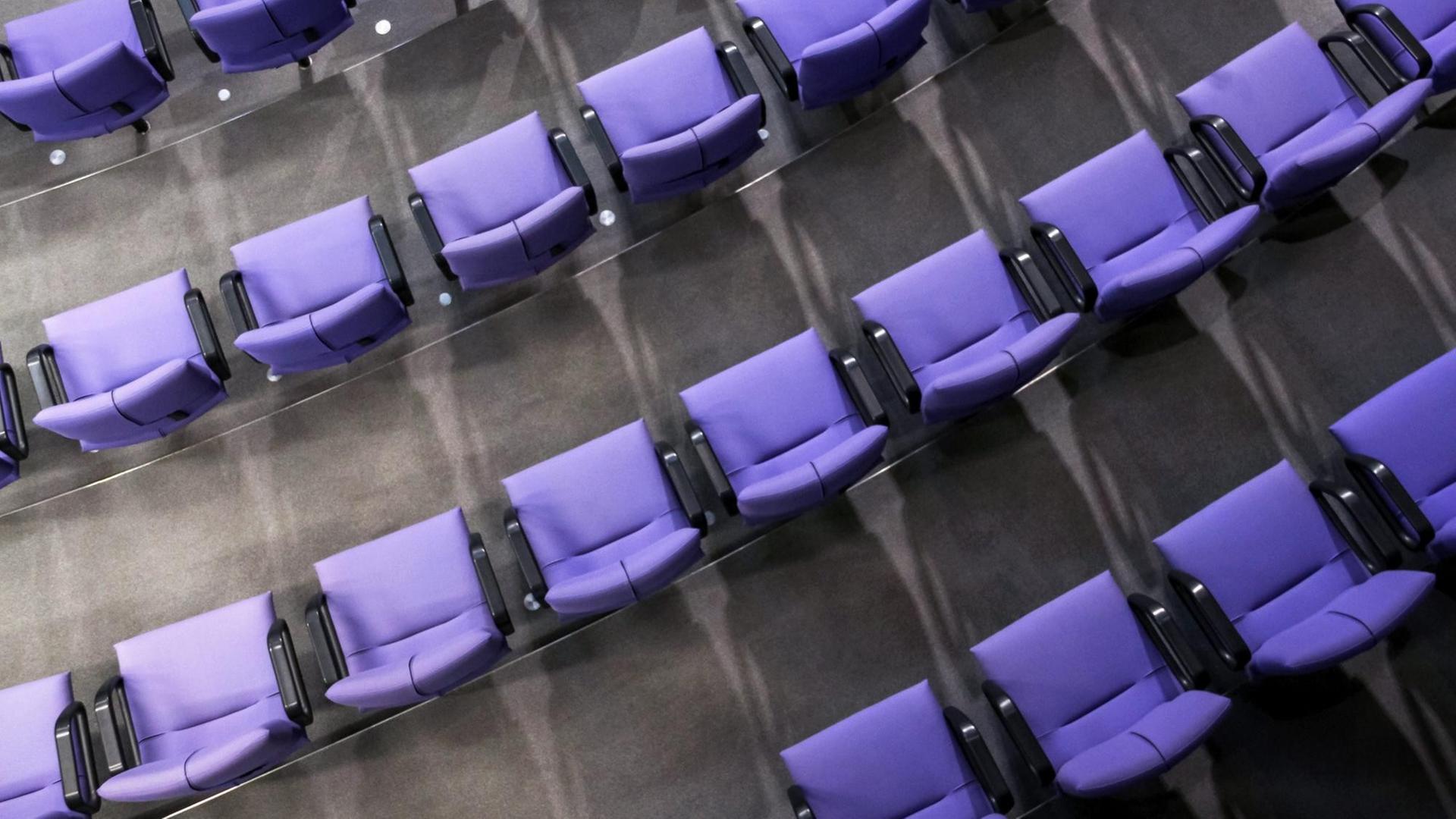 Sitzreihen im Plenarsaal des Deutschen Bundestags