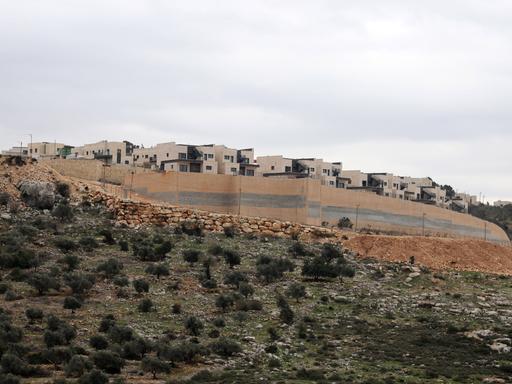 Die israelische Siedlung Ma aleh Yisrael westlich von Salfit im Norden des Westjordanlandes. 

