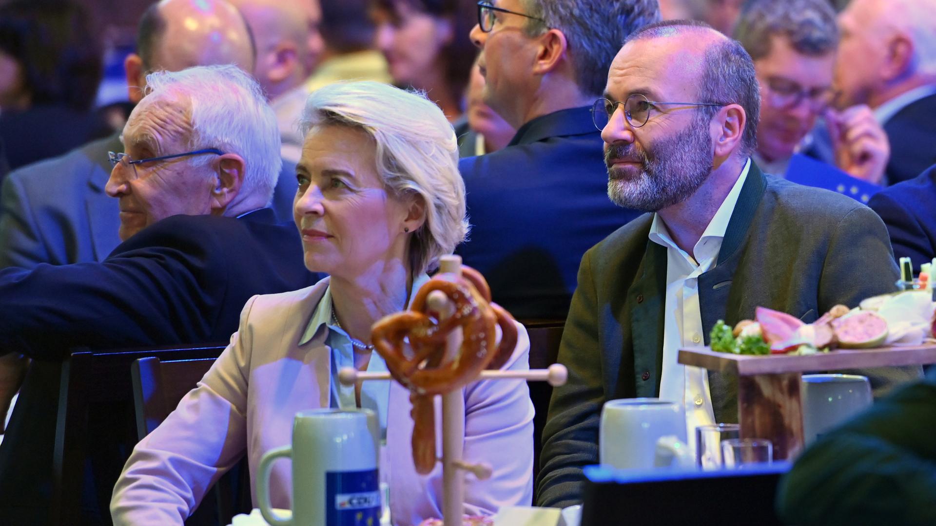 Kommissionspraesidentin Dr. Ursula von der Leyen und der CSU-Spitzenkandidat Manfred Weber am 09.06.2024 im Löwenbräukeller in München